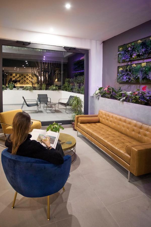 Moody Smart & Comfy Hotel