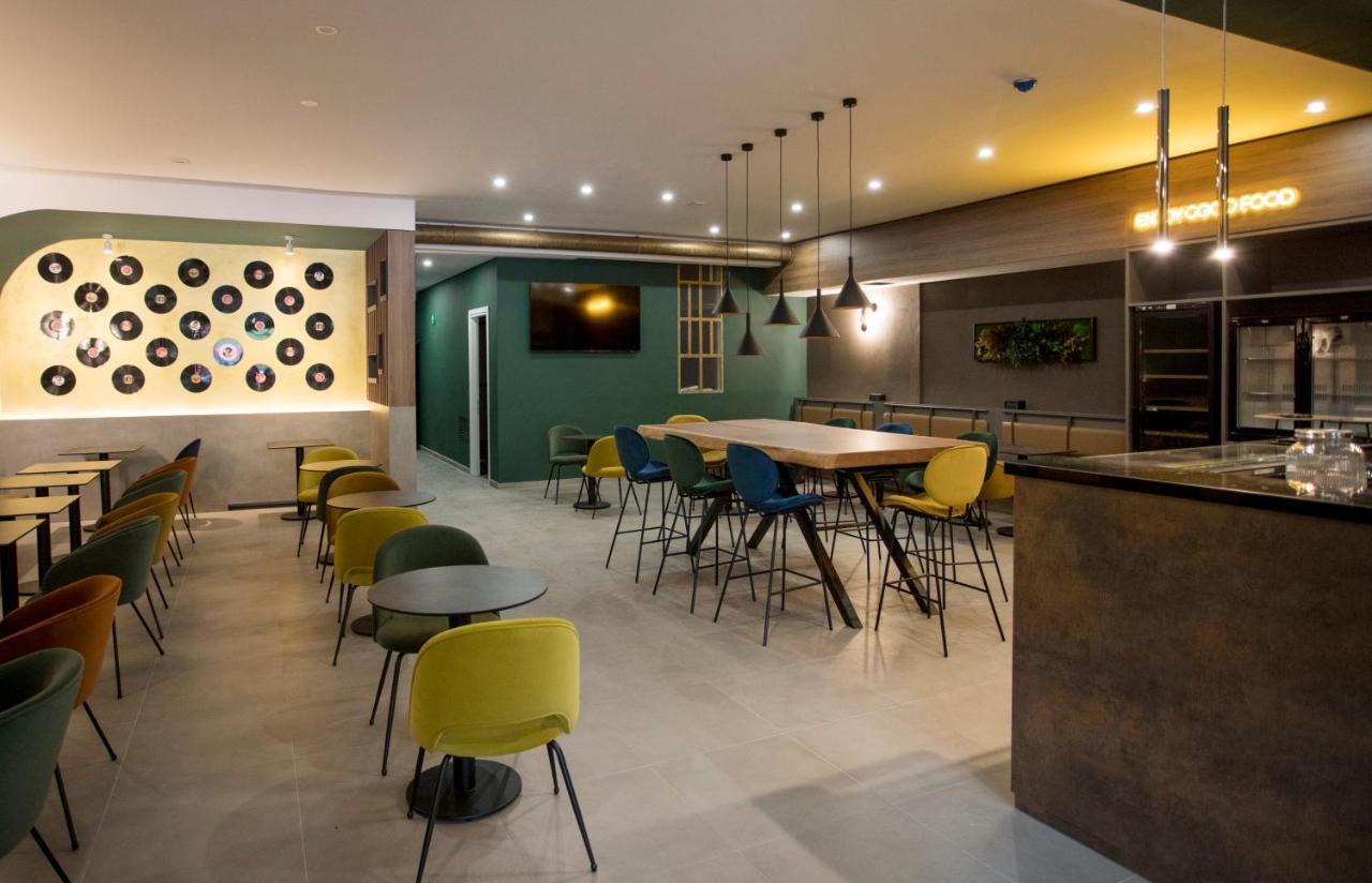Moody Smart & Comfy Hotel